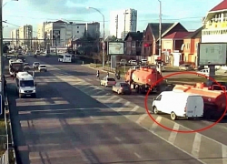 В Краснодаре отлетевшая у бензовоза цистерна врезалась в «Газель»