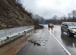 На трассе под Геленджиком ввели режим ЧС из-за оползня