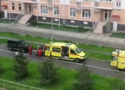 В Сочи велосипедист попал под колеса автомобиля