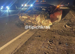 В Краснодарском крае водитель BMW вылетел на встречку и устроил аварию