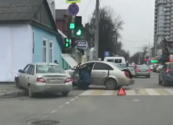  «Я бы съехал»: Машины снова протаранили дом в Краснодаре 