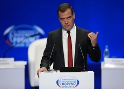 В Сочи группа людей пыталась незаконно попасть на заседание с участием Медведева