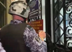 Членов краснодарского избиркома поймали на попытке вбросить бюллетени 