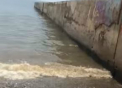 Сочи встретит туристов пляжами в фекалиях и желтой пене