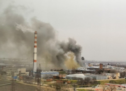  В Краснодаре загорелся склад с пластиком и бумагой, авиация готовится тушить 