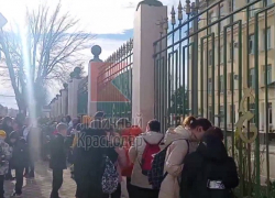 Школу в Краснодаре эвакуировали из-за угрозы взрыва