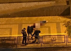 Пьяный мужчина выпал из окна многоэтажки в Новороссийске