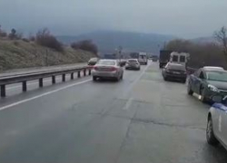 Пять ДТП на скользкой дороге: из-за гололёда в Краснодарском крае увеличилось количество аварий