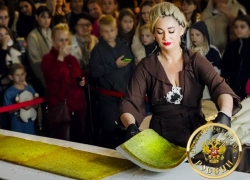 Краснодарка испекла торт-гигант и попала в Книгу рекордов Гиннесса