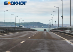 Более 600 автомобилей застряли в очередях перед Крымским мостом