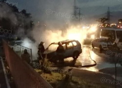 Внедорожник сгорел ранним утром в Новороссийске