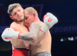 Грандиозный благотворительный бой: Алиев победил Файфера на турнире в Краснодаре