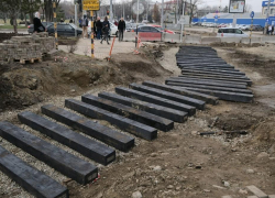На пересечении улиц Московской и Солнечной в Краснодаре почти уложили рельсы 