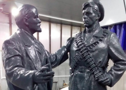  Скульптуру «Ленин говорит с матросом» установят на улице Ленина в Краснодаре 