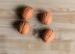 «Волшебный» орех и камень-оберег выставили на продажу в Краснодаре