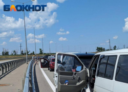 В очереди к Крымскому мосту стоят около 470 авто 