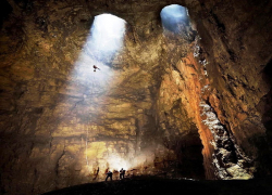 Погибшего год назад спелеолога из Сочи подняли из пещеры в Абхазии