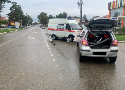 В Абинске в столкновении двух иномарок пострадали женщина и 4-летняя девочка 