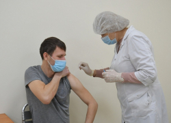 Прививку от коронавируса на Кубани сделали почти 175 тысяч человек 