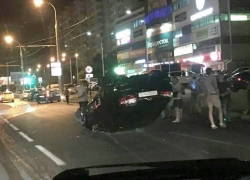 В Краснодаре в перевернувшемся автомобиле находились три девушки