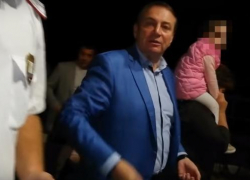 Мэр Сочи «натравил» казака на пытавшегося задать вопрос мужчину