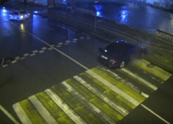 В Сочи нашли водителя, снесшего парапет на набережной