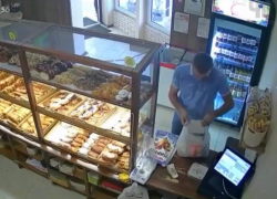 Ящик для сбора средств на лечение больного ребёнка украл мужчина в Краснодаре