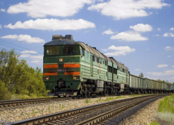 Поезд Москва-Анапа насмерть сбил женщину в Крымском районе
