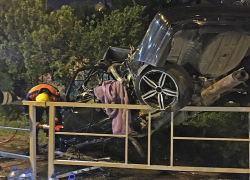 В Сочи 25-летний лихач на БМВ погиб после столкновения с ограждением