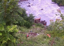  В Сочи насмерть разбился водитель КамАЗа, который упал с обрыва