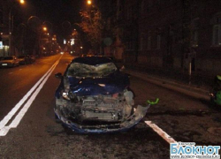 В Краснодаре мотоциклистка въехала в легковушку 