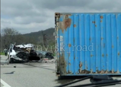 На Кубани погиб водитель микроавтобуса после лобового столкновения с фурой
