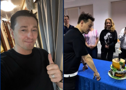 «Здесь всегда жарко»: Сергей Безруков отметил юбилейный спектакль в Краснодаре двухъярусным тортом