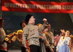 Комедией «Кубанские казаки» открылся 98-й сезон Краснодарского Театра драмы