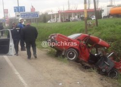 Две женщины погибли в ДТП с участием ВАЗ и маршрутки в Абинском районе