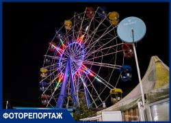 Рынок, карусели, девушки и танцы: показываем ночную жизнь малоизвестного курорта Краснодарского края