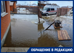 «Жители засыпали каналы, МЧС не справляется»: СНТ «Фруктовый» в Краснодаре ушел под воду