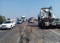 После аварии в Краснодаре водителя фуры увезли в реанимацию