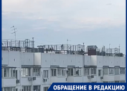 В Краснодаре подростки с палками устроили опасные игры на крыше 16-этажки
