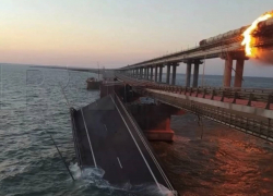Фото и видео пожара на Крымском мосту