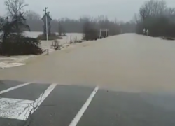  Дороги затоплены, вода в реках прибывает, дожди продолжатся: непогода на Кубани 