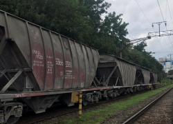В Краснодаре 12-летний мальчик залез на вагон поезда и получил удар током 