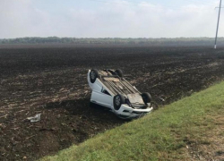 Под Краснодаром перевернулся автомобиль в массовом ДТП