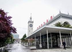 Возле железнодорожного вокзала в Сочи обнаружен труп мужчины