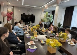 Матерей и жен участников СВО поздравил с 8 Марта депутат Гордумы Краснодара