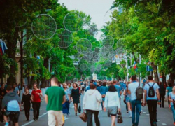 Автоинспекторы Краснодара рассказали, кто может ездить на машине по Красной в выходные дни