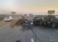 Водитель и двое пассажиров Mercedes погибли в ДТП с грузовиком под Краснодаром