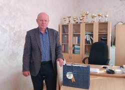 Депутат Гордумы Краснодара поздравил с днём рождения директора школы № 85