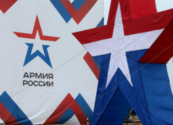 Иностранцы в Сочи активно скупают футболки с надписью «Армия России»