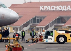 Пенсионер рейса Краснодар-Москва кричал "черти!" и кидался на пассажиров